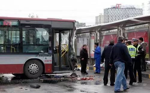 為什麼有些公交車司機開車很猛卻很少出交通事故