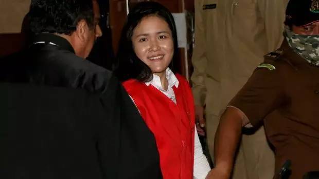 98印尼被穿管女记者图片
