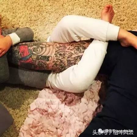 送葬者老婆图片