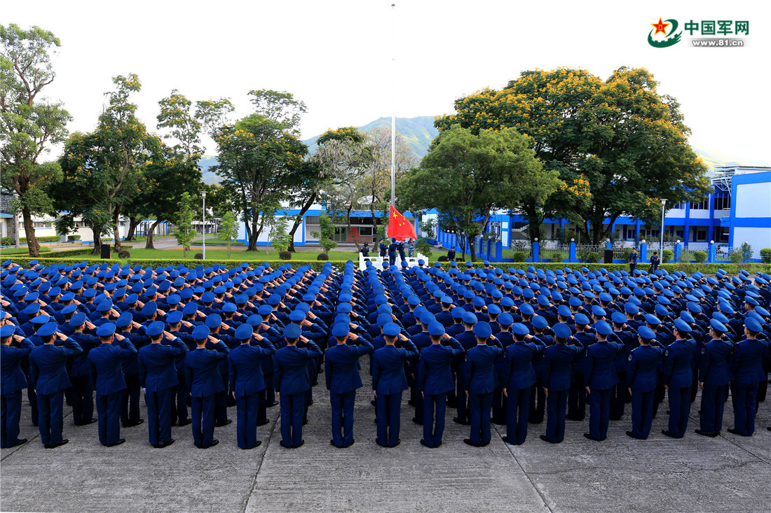 高清:驻港部队各军营举行升旗仪式庆祝香港回归祖国20周年(组图)