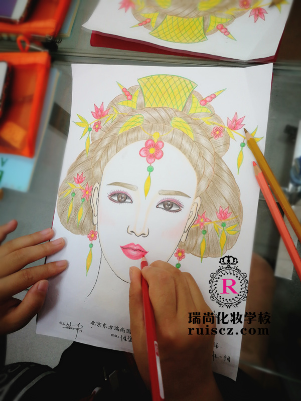 纸上化妆美人图作品赏析细腻的不止是妆面