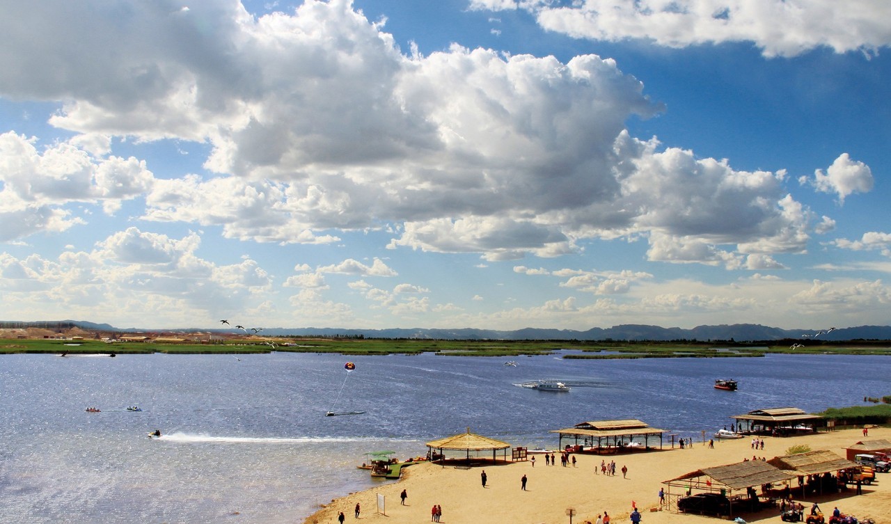 巴彦淖尔玛瑙湖图片