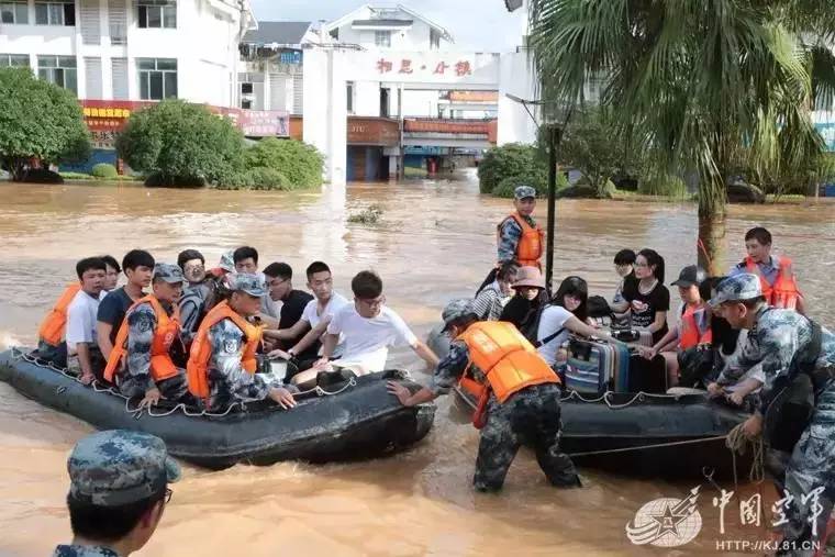 災情就是命令空軍空降兵學院連續馳援桂林雁山大學城