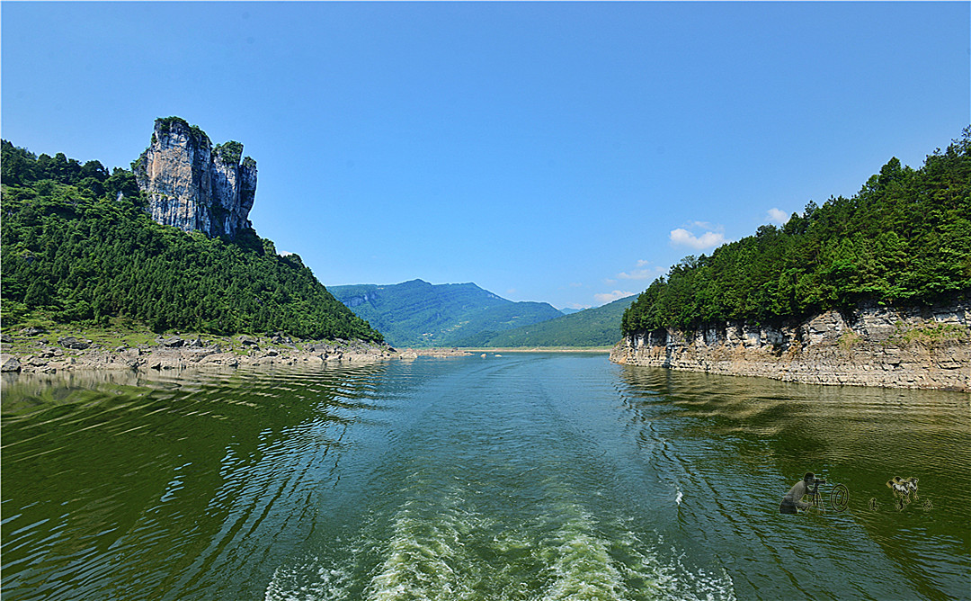 恩施清江蝴蝶崖风景区西起恩施市汾水河,东至巴东县水布垭,全长87公里