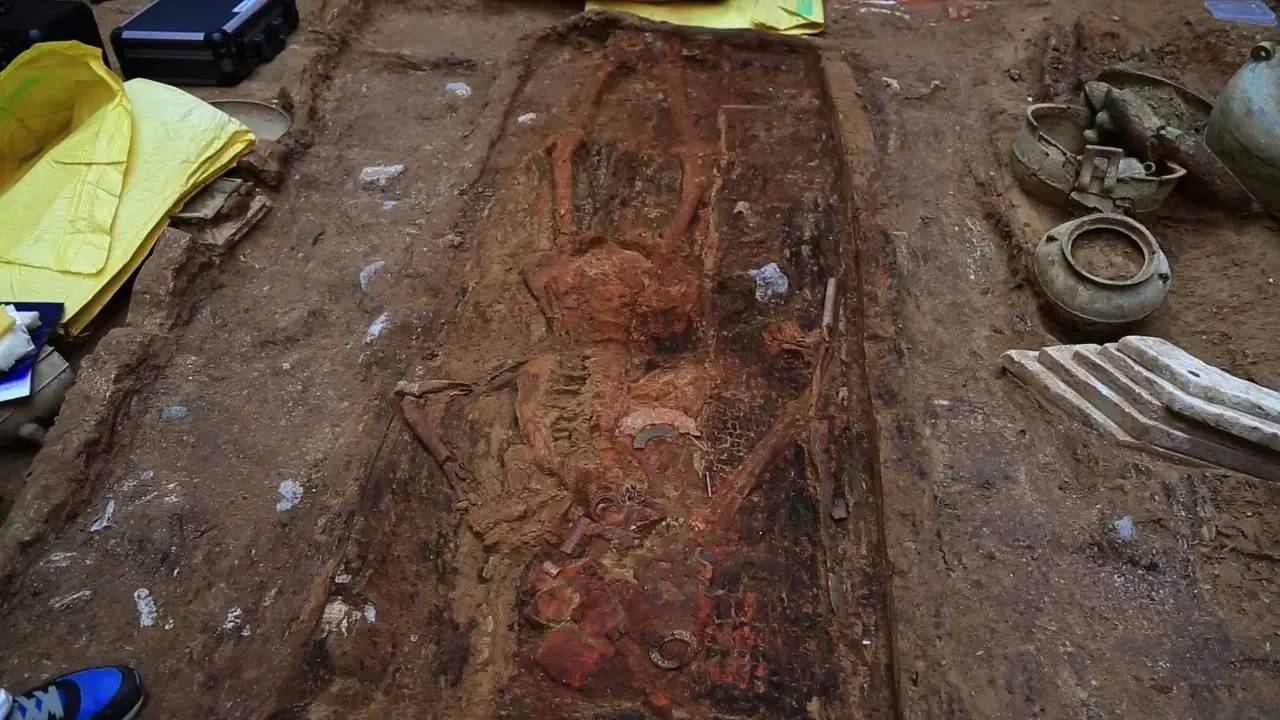 考古进行时两千多年前尸骨上提取出的dna能否揭开这对母子身上的谜团
