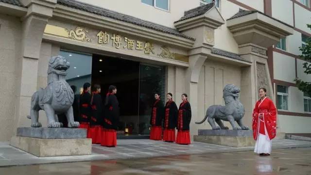 中国众筹经济研究院等经济界人士参观献王酒庄 献王酒迎来分享经济