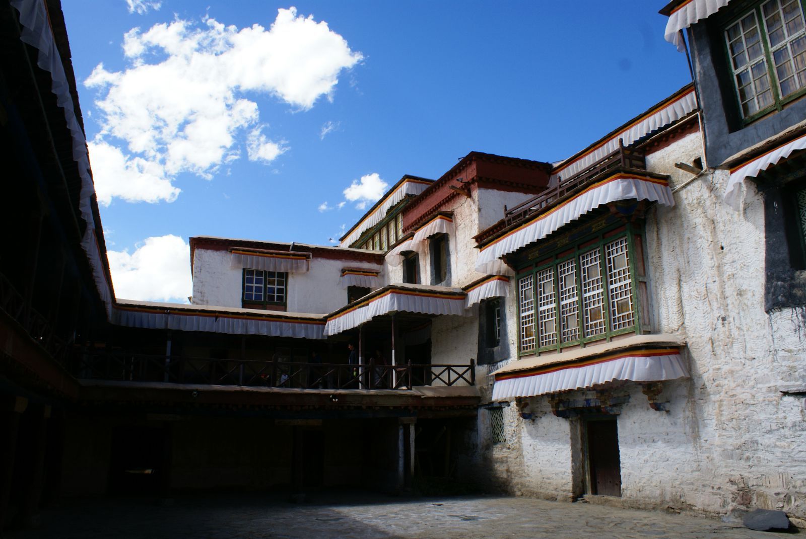 帕拉庄园是当年西藏大贵族帕拉家族的主庄园,全称帕觉拉康