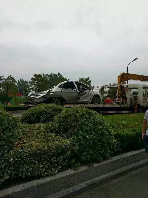 盐城黄海路车祸图片