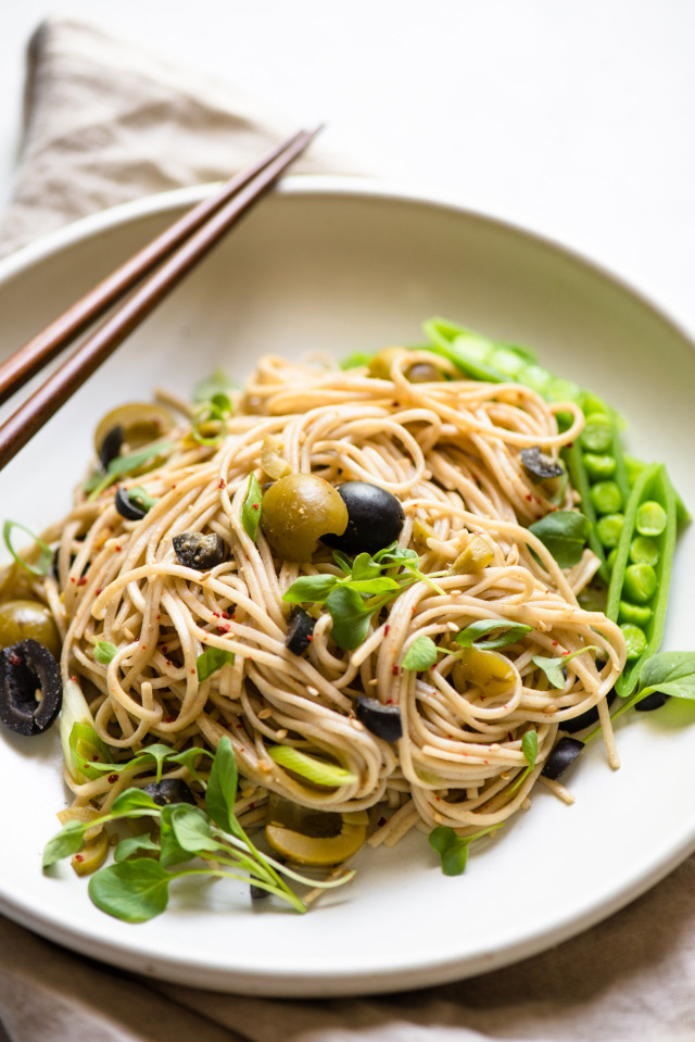 sesame and olive soba noodle 芝麻橄榄荞麦拌面