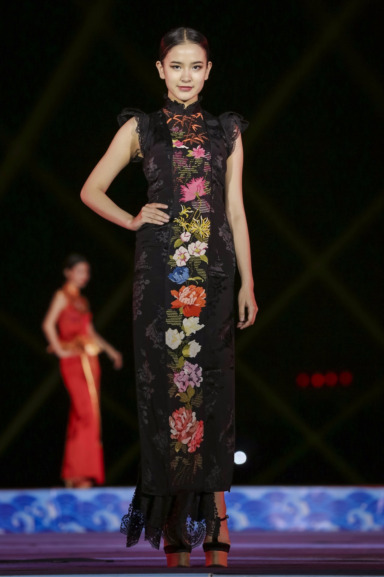 美韵旗袍享誉全球20位东方宾利名模压轴演绎旗袍之美