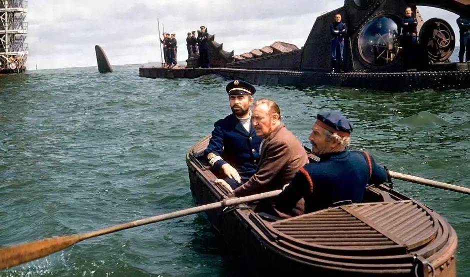 尼摩船长的潜水艇图片