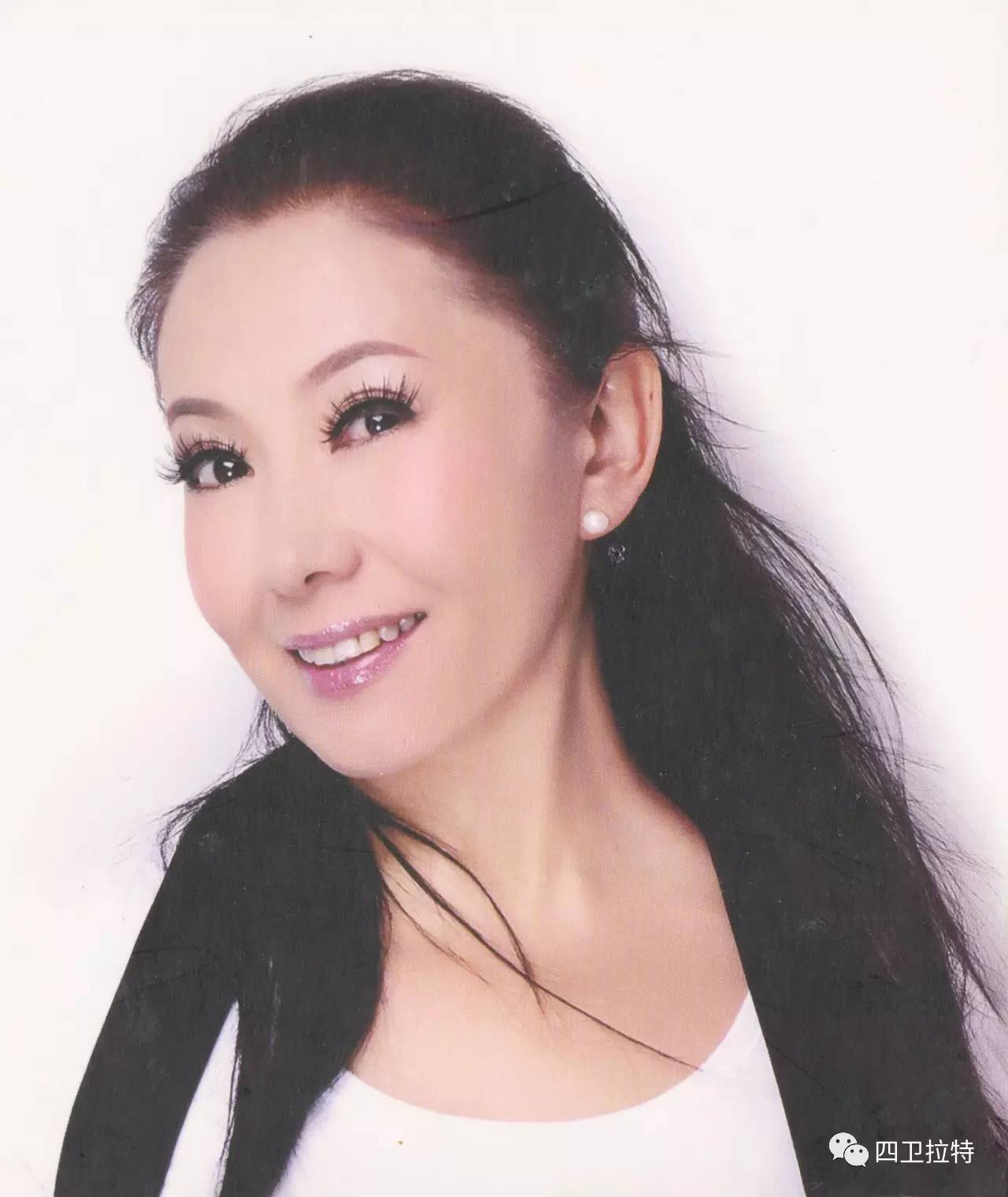 新疆女歌手去世图片