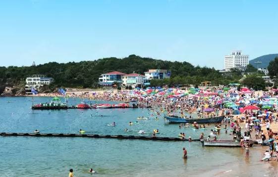 适宜游泳大连的傅家庄和棒棰岛浴场,葫芦岛的兴城海滨浴场,锦州孙家湾