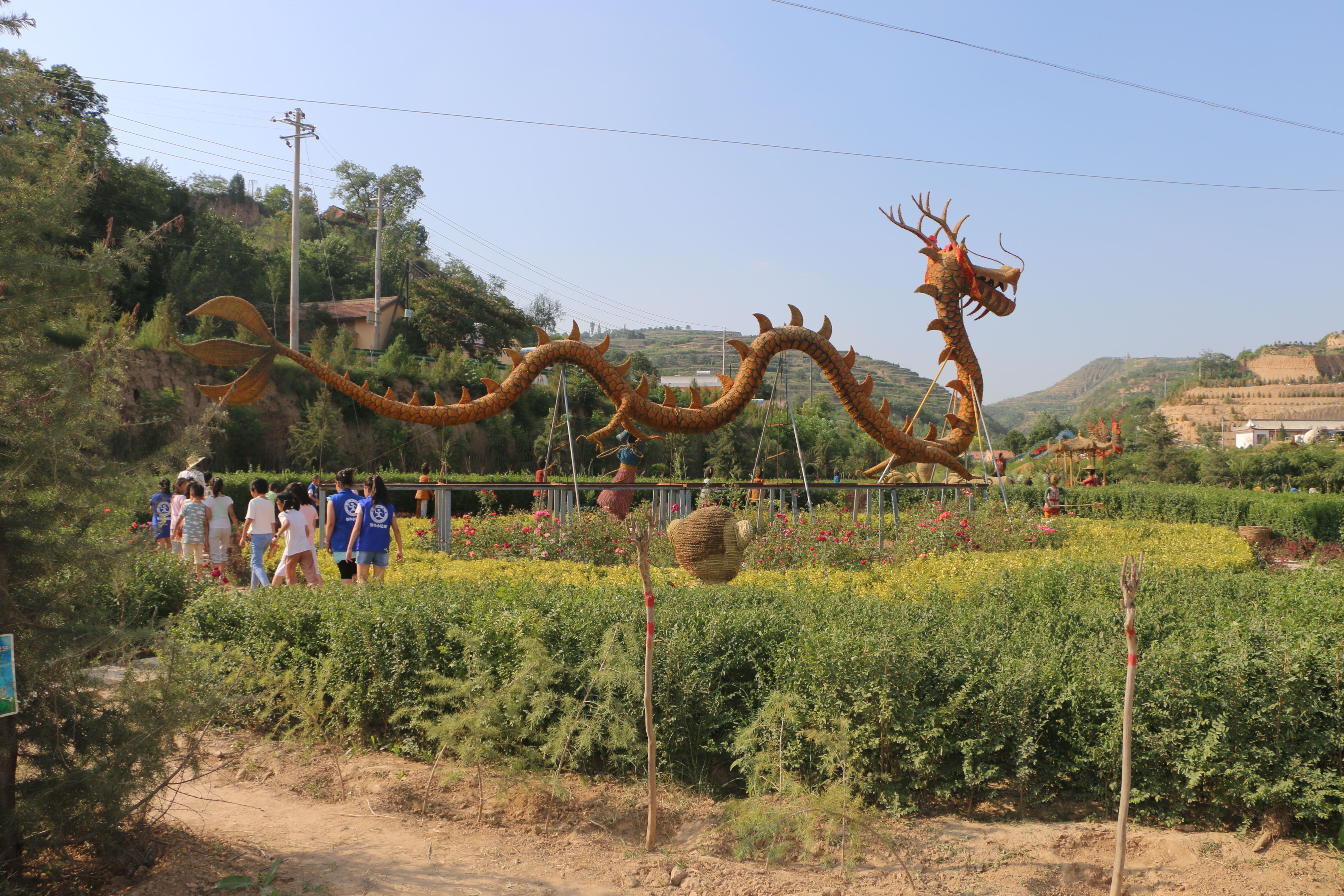 今年,泾川县加大乡村旅游推介力度,着眼陇东特色,突出历史文化,目前以