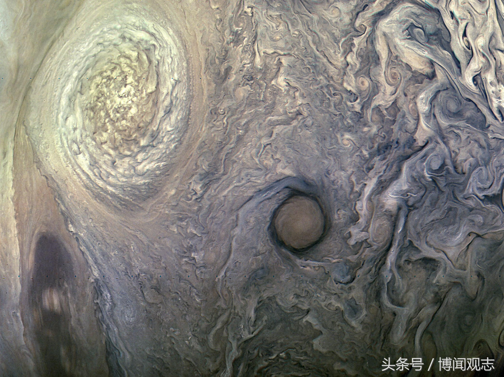 人类星空摄影师朱诺号抵达神秘的木星大红斑上空,看看最近离地球6