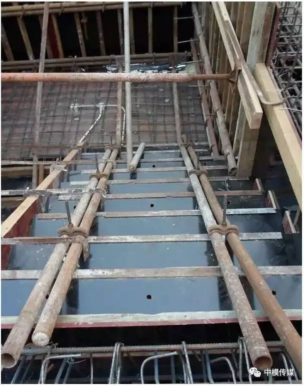 楼梯封闭式支模施工标准做法