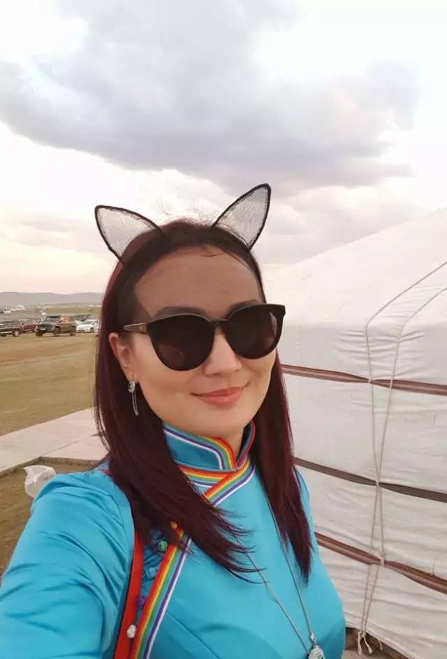 【美图】蒙古国那达慕上的明星蒙古袍装扮,太美了!
