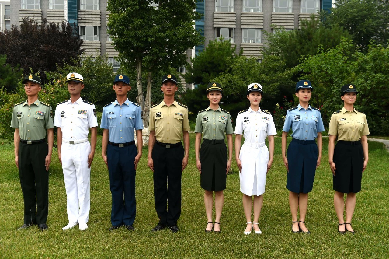 8月1日起全军佩戴夏常服帽,取代贝雷帽