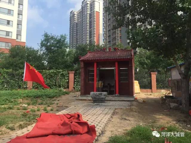 菏澤:長城路一小區旁違建小廟被拆!