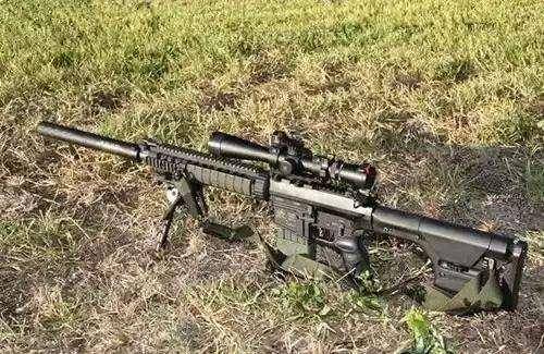 10,sr25狙击步枪 sr25狙击步枪是奈特公司研制的一种狙击步枪,该型