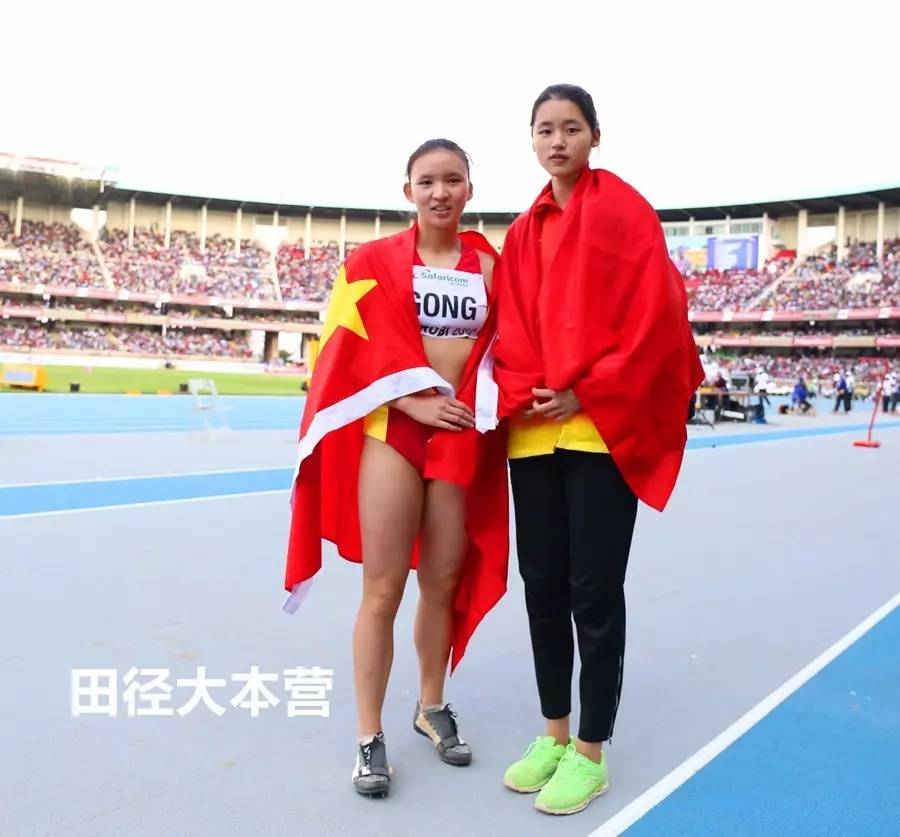 女子标枪决赛,蔡晴和戴倩倩分获银牌与铜牌,成绩是57.01米和54.96米.