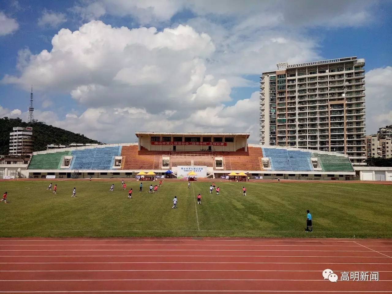 高明女足连续两届市运会蝉联金牌,这与体校作龙头,区内11所全国足球