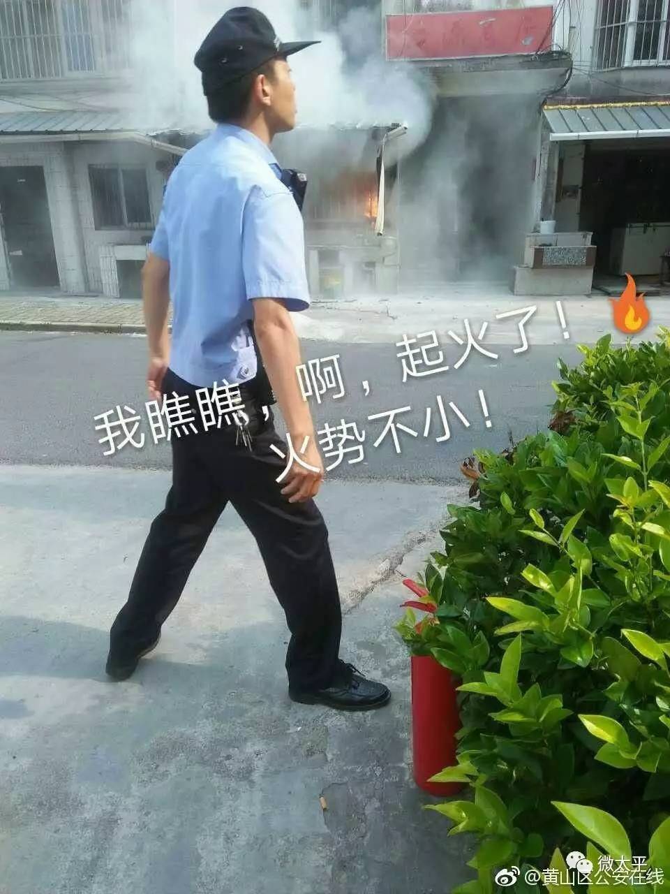 甘棠镇某小区居民厨房着火,警察蜀黍紧急救援扑灭!