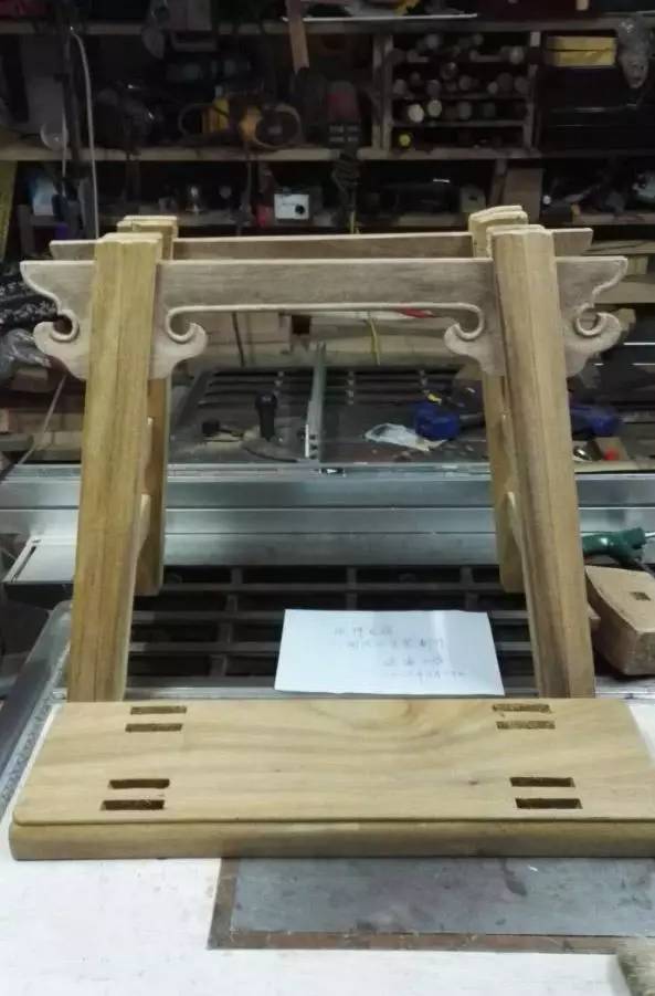 按照传统木匠四脚八叉凳制法口诀测算制作出来的明式小条凳制作