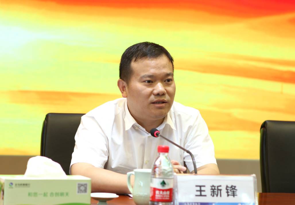 义乌市委常委,副市长王新锋对义乌农商行在服务地方经济中所做的贡献