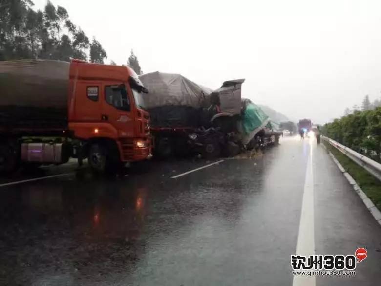 惨烈!钦州滨海公路突发严重车祸,1人死亡