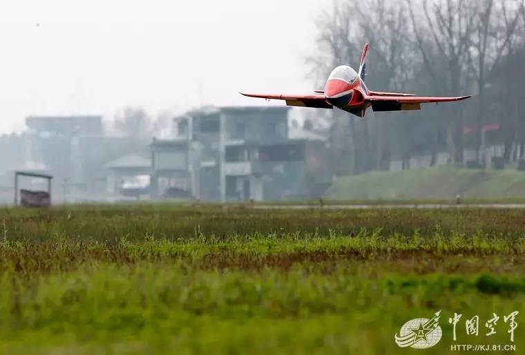 厉害了我家90后蒙自小伙研制神器为西部战区空军护航