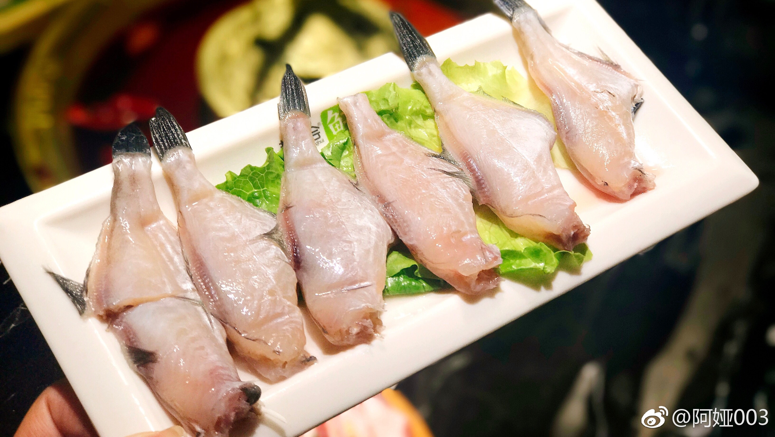 耗儿鱼从来都是和火锅是绝配,何况是鲜耗儿鱼,个头匀称,肉质细嫩,因为