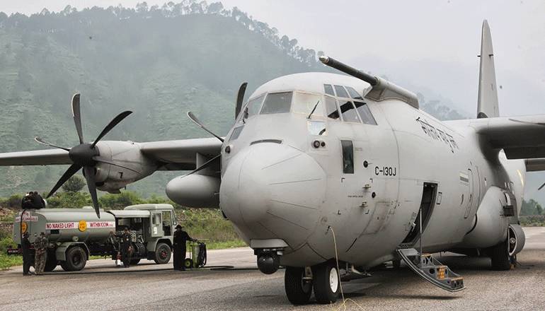 拉巴里機場,其中查布亞軍用機場擁有2條跑道,既可起降安-32輕型運輸機