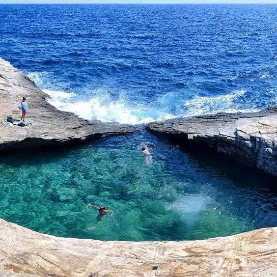 世界上最奇葩的游泳池图片