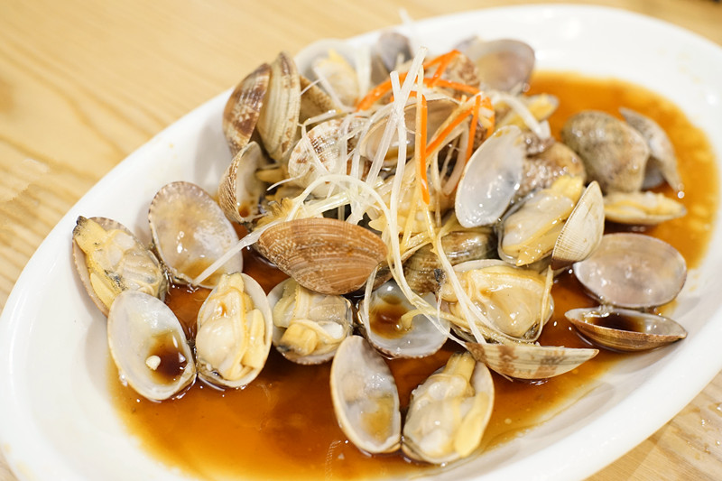 【葱油花蛤】 初看很家常,但其实不一般 花蛤很新鲜且非常入味,没有