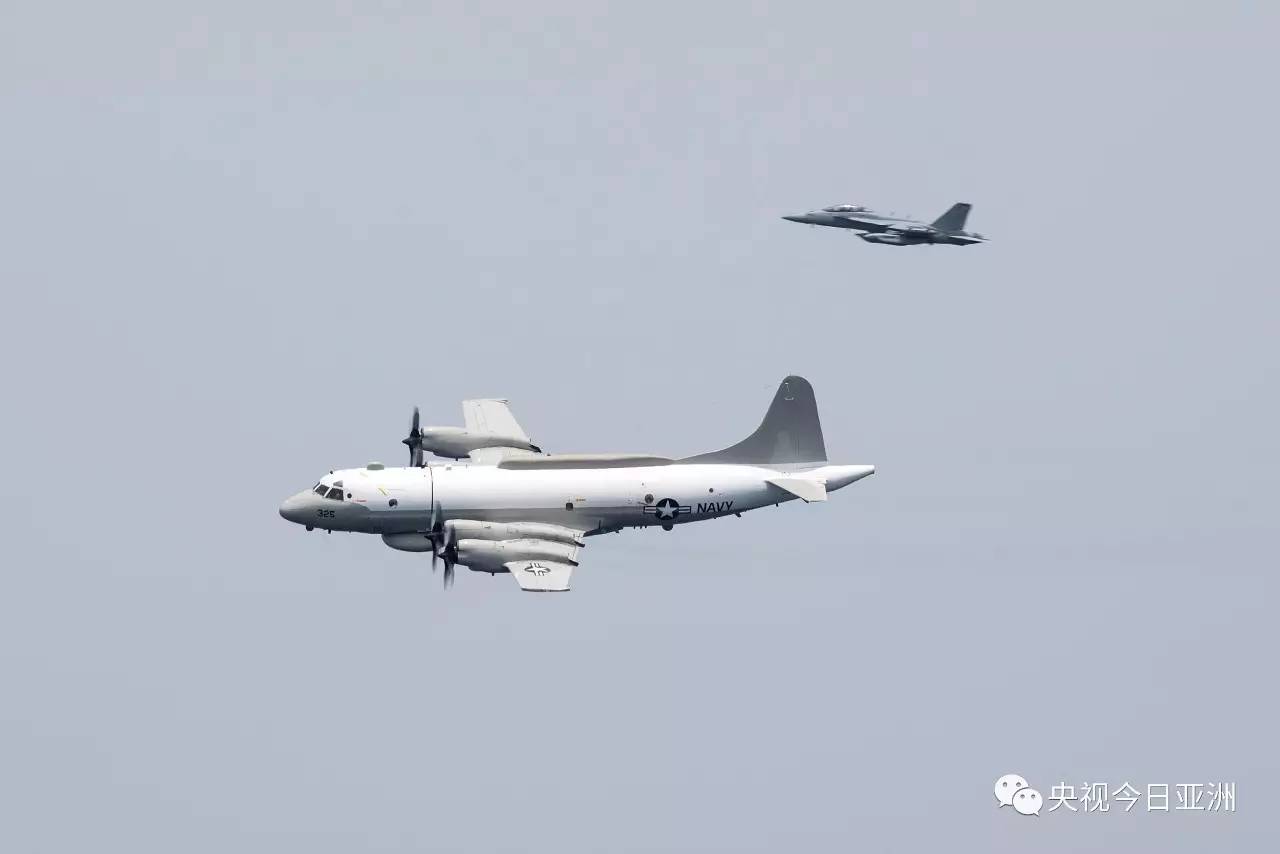 其中一架中国战机距离美军侦察机只有91米