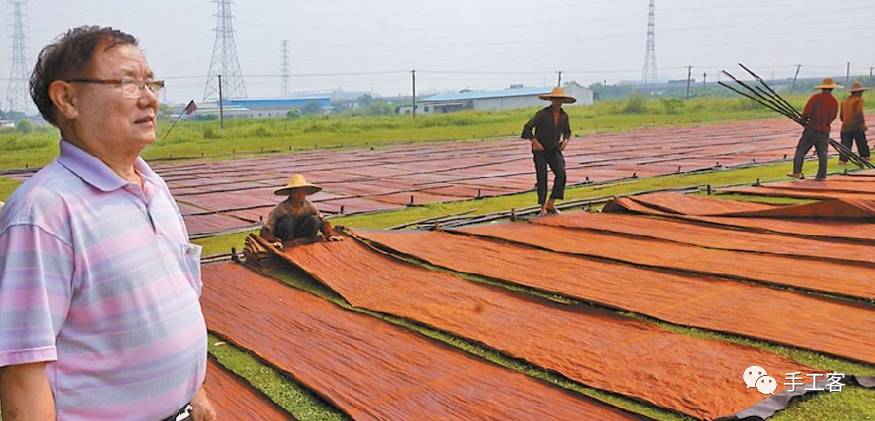 退伍老兵用60年堅守最古老的香雲紗手工製作工藝而這種料子即使用電機