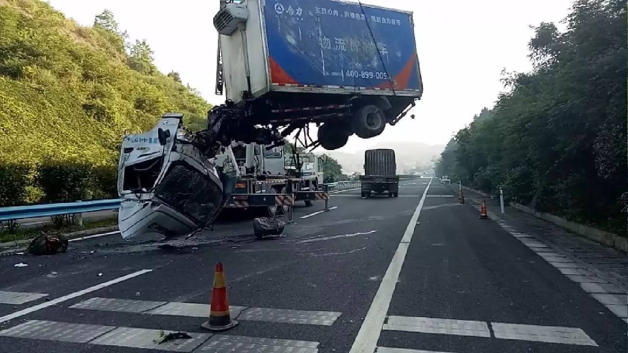 练杭高速车祸图片