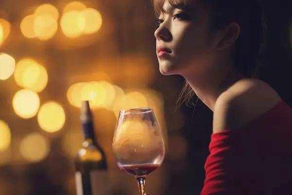 我的前半生:为什么女人不能不喝葡萄酒?