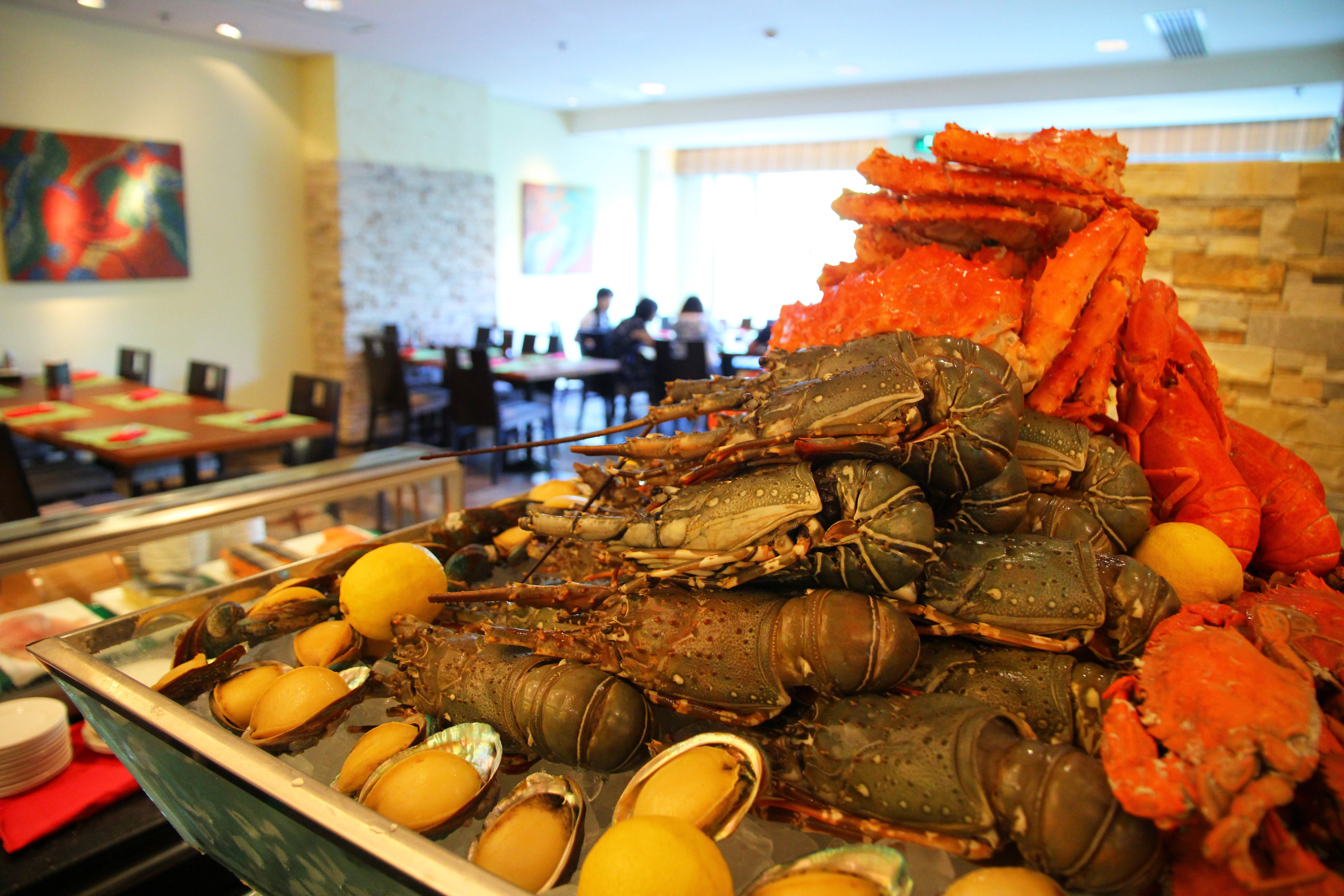 哈尔滨香格里拉大酒店推出周末海鲜早午餐花园bbq