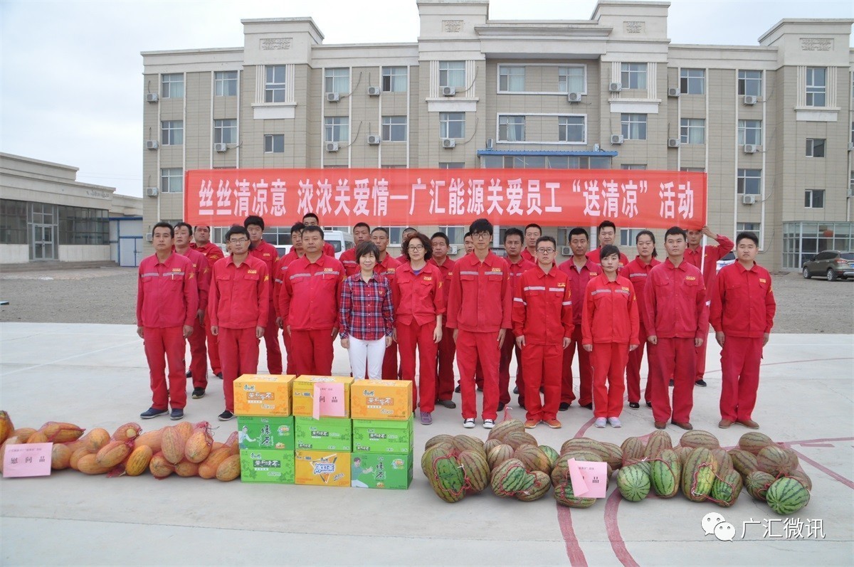 19日一大早,慰问组从广汇淖柳公路末端柳沟发车向起点淖毛湖行进,沿途