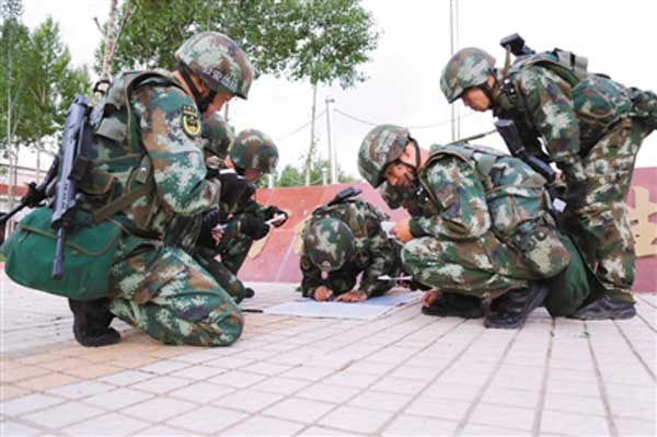 武警西藏邊防總隊機動支隊開展挑戰極限拉練掠影