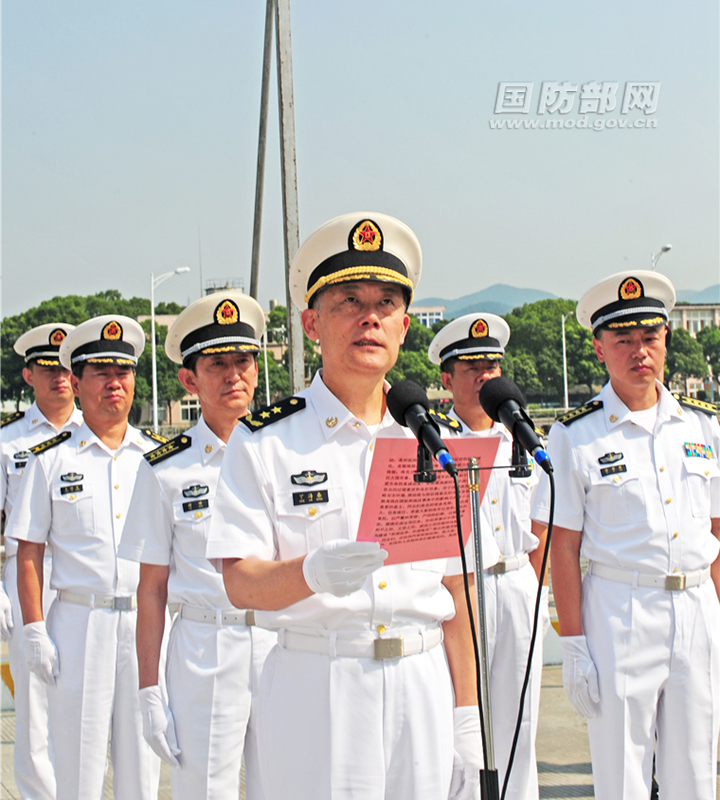 7月26日,海军副政委丁海春代表海军司令员沈金龙,政委苗华出席欢送