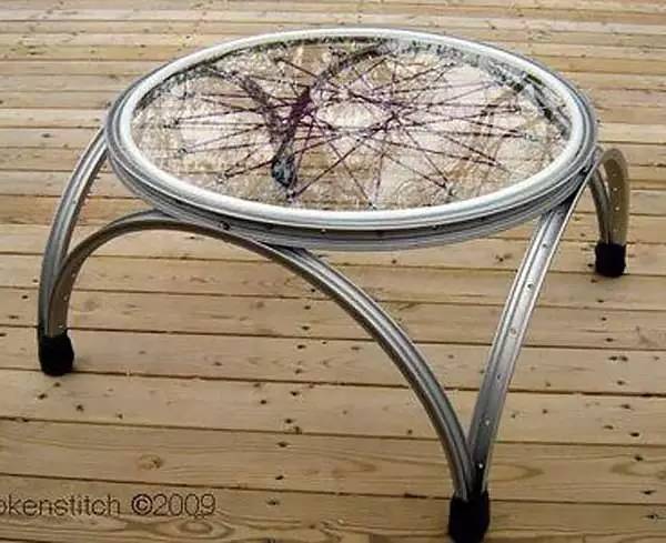 旧轮毂改造桌椅图片
