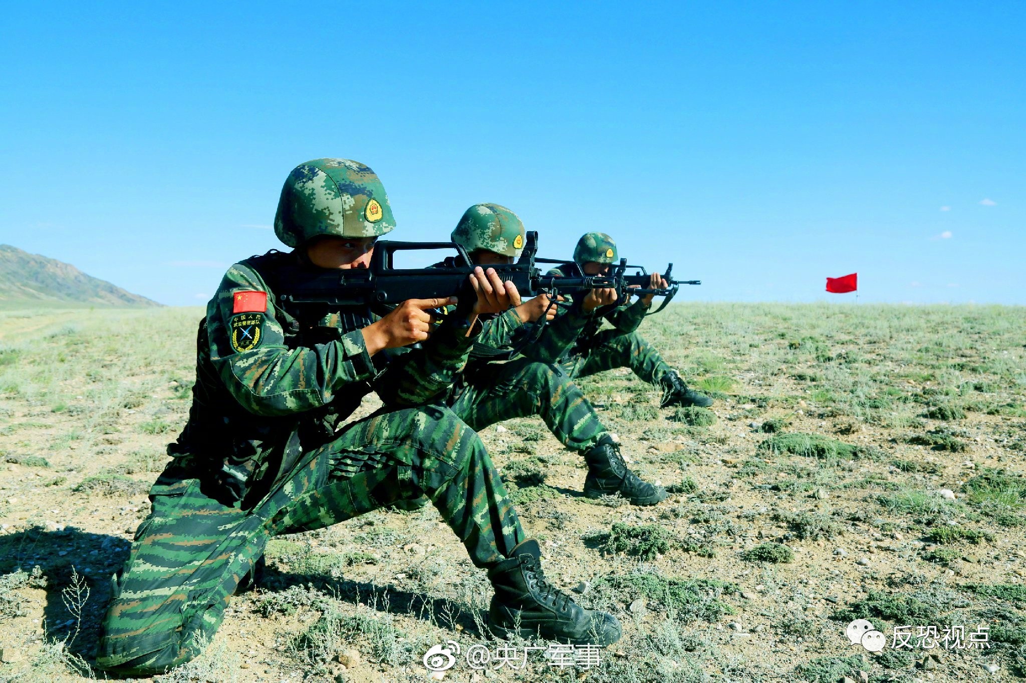 多图直击新疆某边境多兵种联合演练 六位一体歼灭暴恐分子