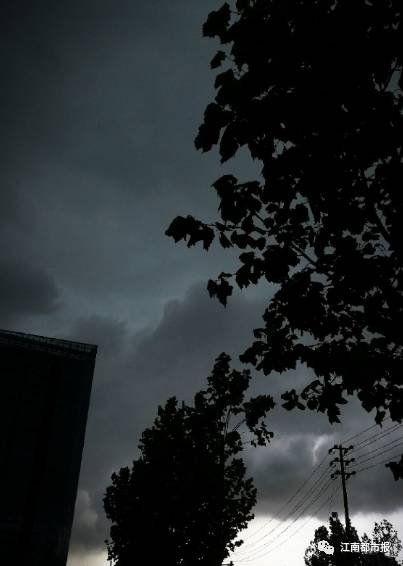 双台风一来 风雨大作 多地瞬间乌云压顶