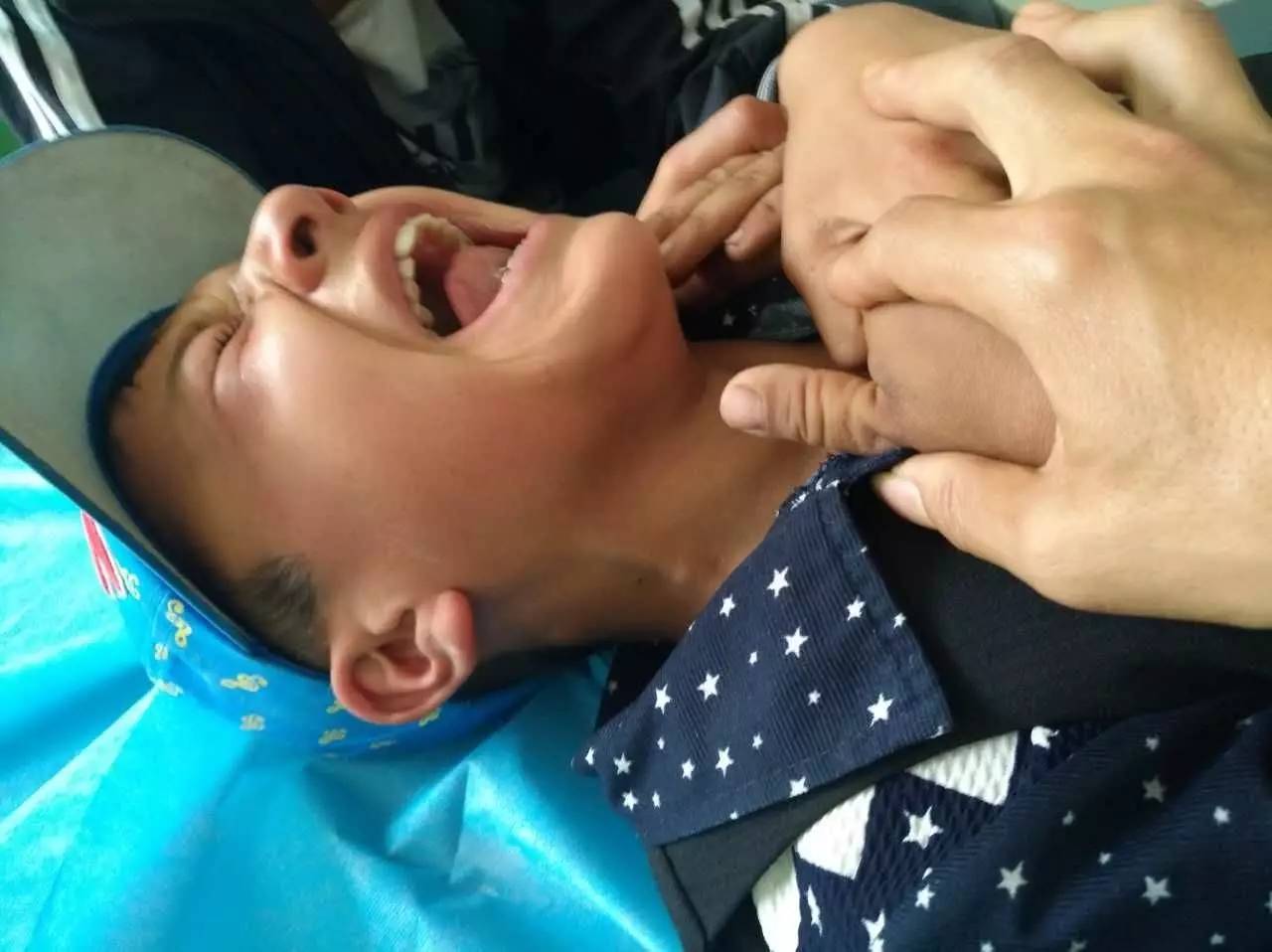 男婴割礼图片