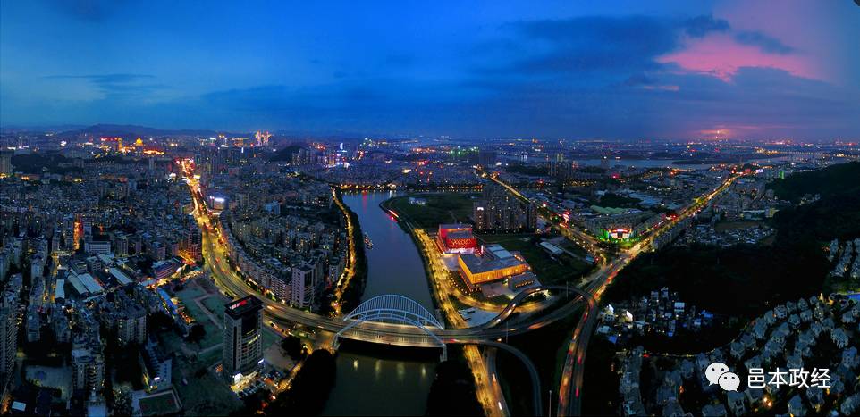 江门城区夜景.郭永乐/摄明日侨乡的荣与光,取决于我们今日的思与行.