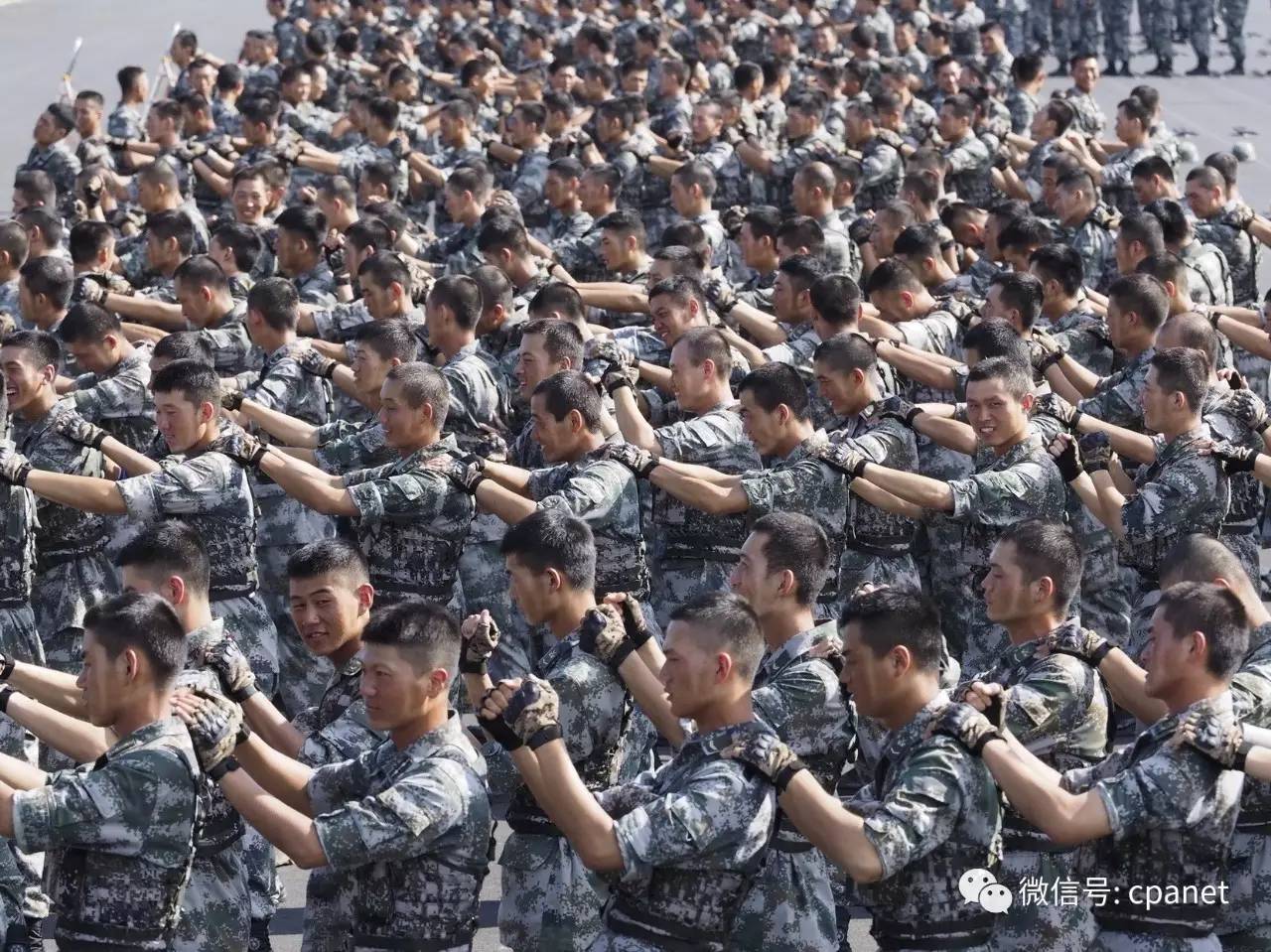 2015年8月北京阅兵村刺刀兵梦,列兵李强手握钢枪目光如炬英姿挺拔