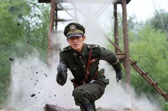 自从《战狼2》上映,吴京这件衣服就成了爆款!